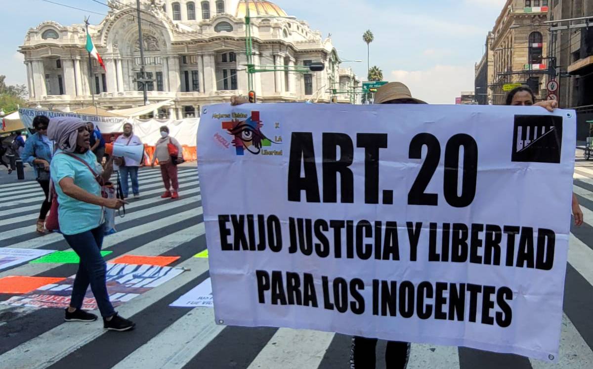 Las manifestantes se encuentran sobre Eje Central y piden hablar con Claudia Sheinbaum. Foto: Ramón Ramírez y César Velázquez