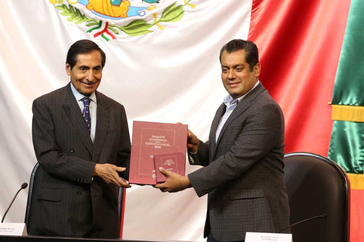 Secretario de Hacienda entrega a diputados Paquete Económico 2022. (Octavio Hoyos)