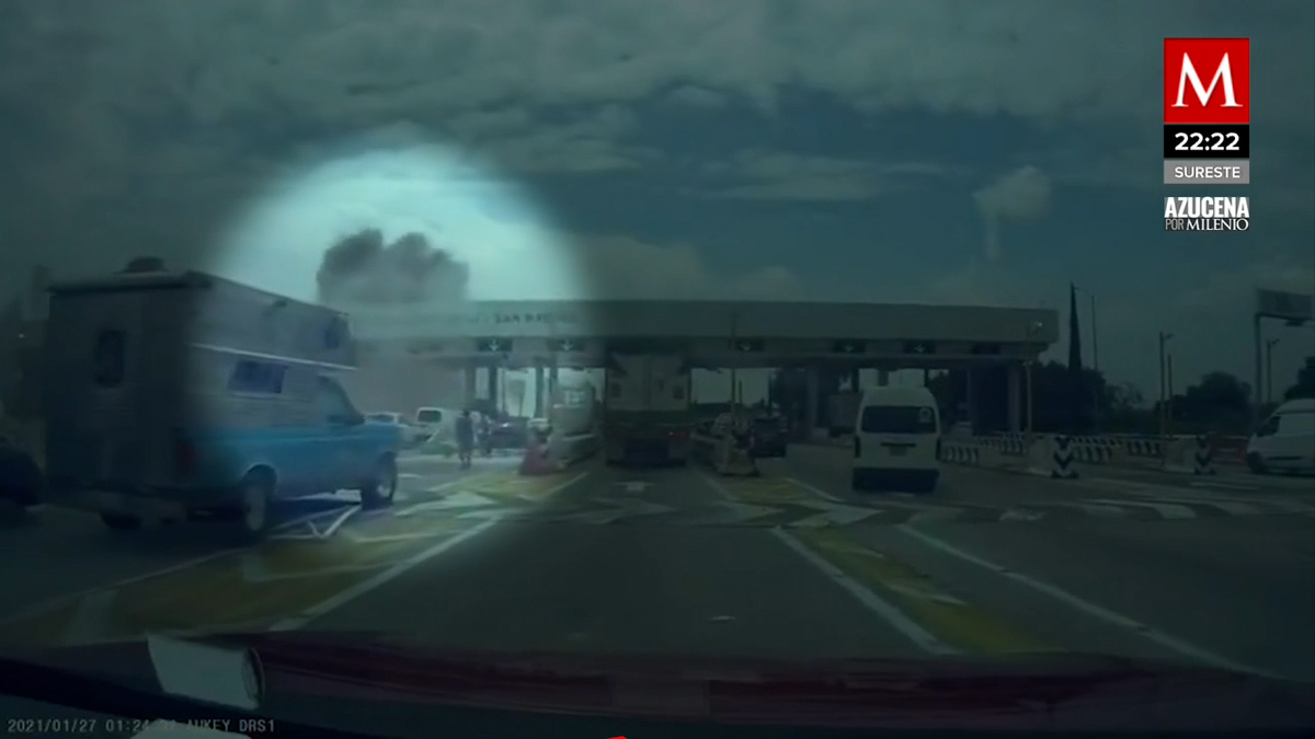 Tráiler sin frenos se impacta contra autos en la caseta México-Puebla