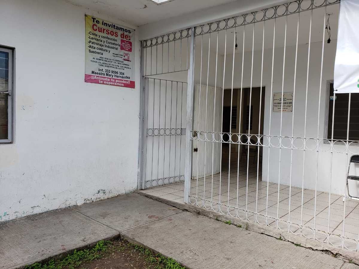 Albergue en Tlaquepaque atiende a al menos 30 personas tras inundaciones. (Diana Bajaras)