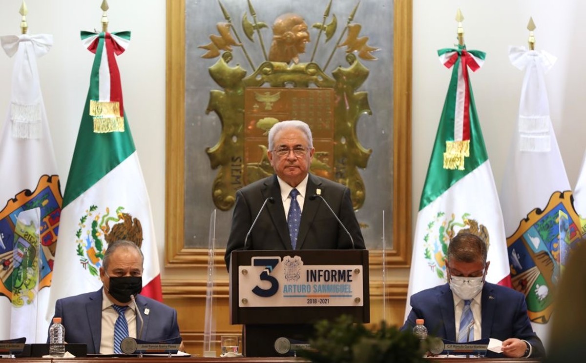 Arturo Sanmiguel rinde tercer informe de gobierno.