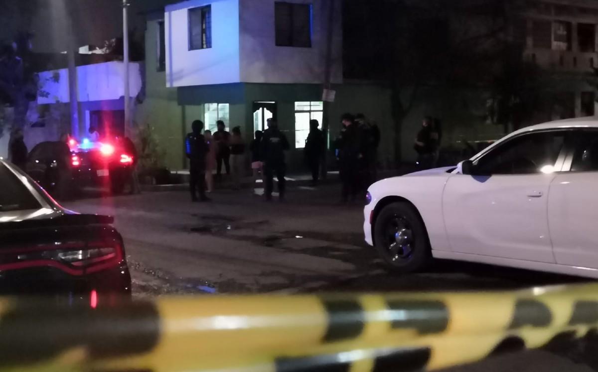 Ataque a balazos deja un muerto y un herido en Monterrey. Foto: Israel Santacruz.