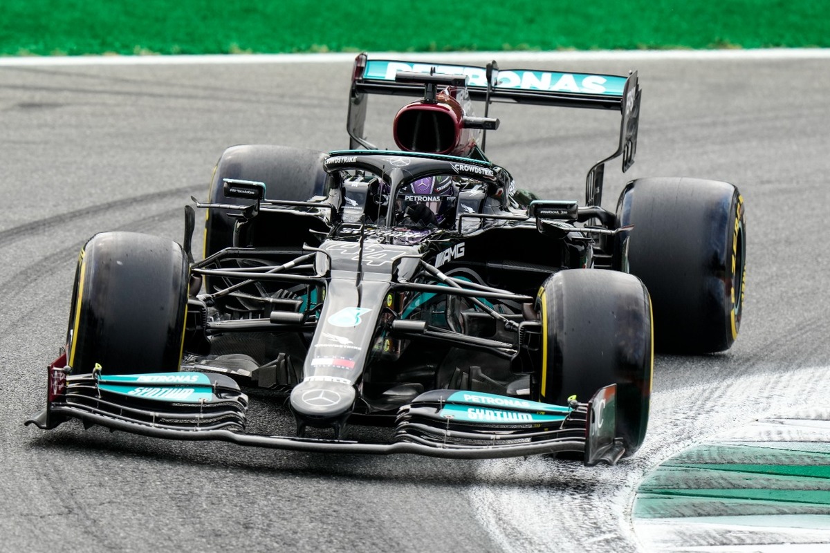 Lewis Hamilton en su mercedes (AP)