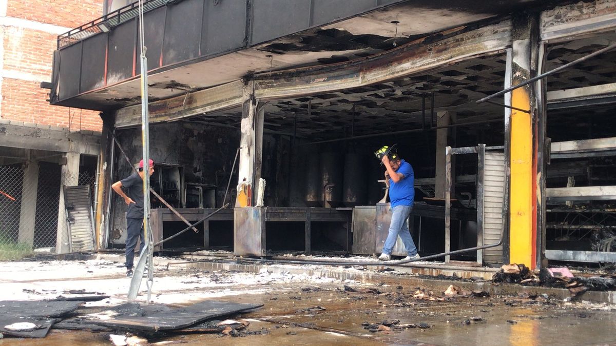 Explosión en León | El local fue consumido casi en su totalidad por las llamas.