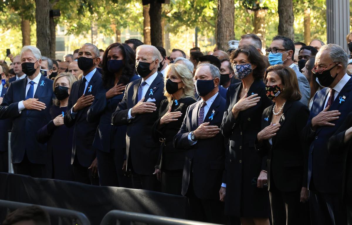 Joe Biden junto a Obama y su esposa | EFE