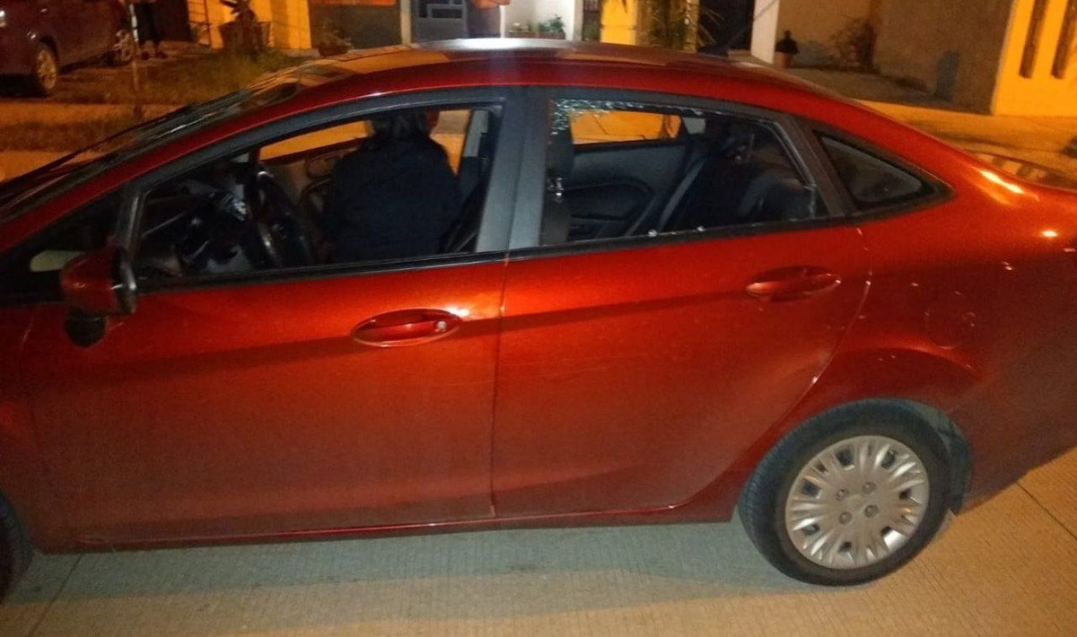 La mujer fue detenida en posesión de lo robado.