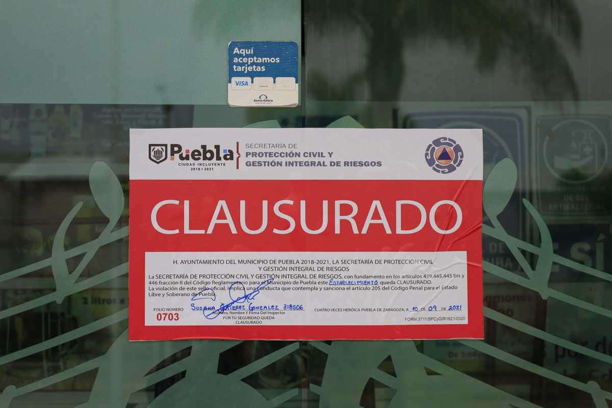Clausuran cuatro establecimientos en Puebla capital por no respetar decreto anticovid. (Andrés Lobato)