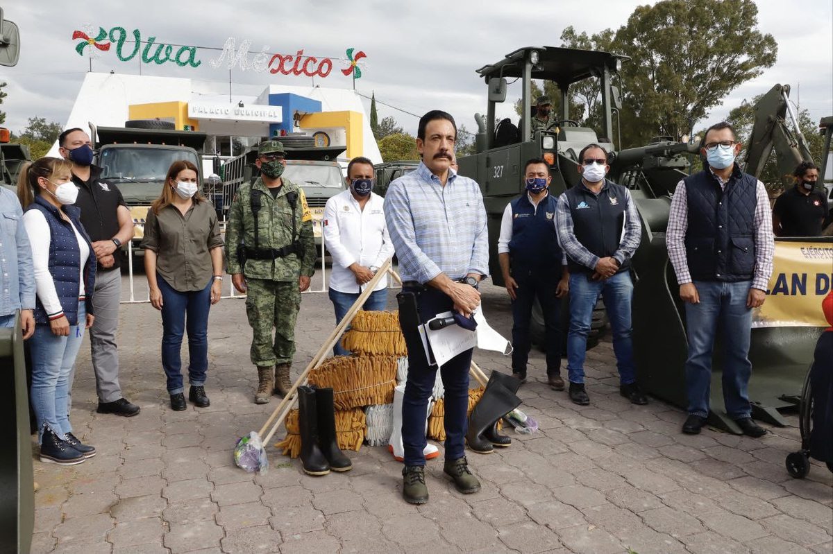 El gobernador de Hidalgo recibió maquinaria y apoyo para apoyo a damnificados en Tula (Especial)