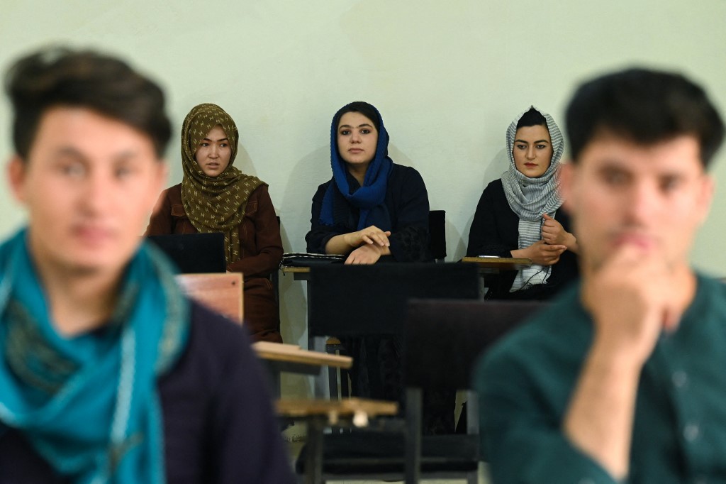 La medida de los talibanes contra las mujeres es impuesta tras su llegada al poder en Afganistán. | AFP