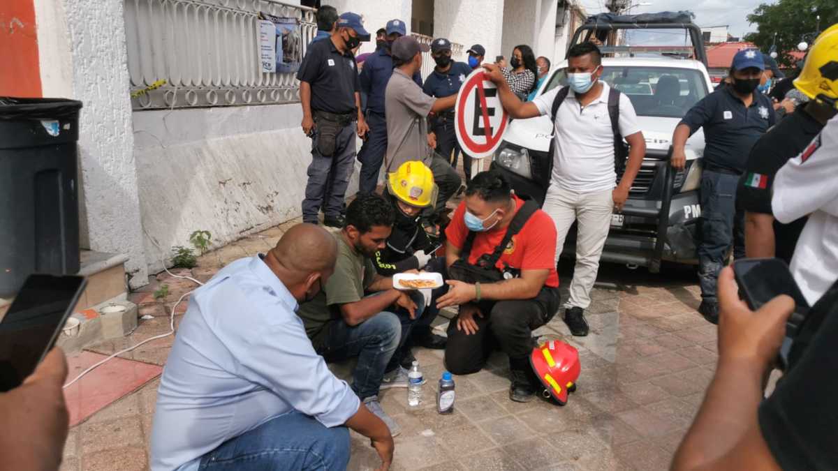 El migrante recibió la atención necesaria luego de ponerlo a salvo. (Abraham Jiménez)