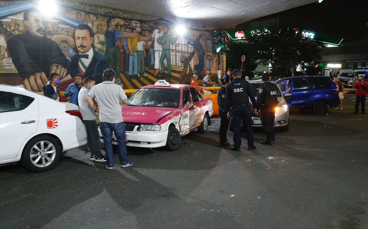CdMx. Taxi choca contra auto particular y deja dos lesionados- Grupo ...