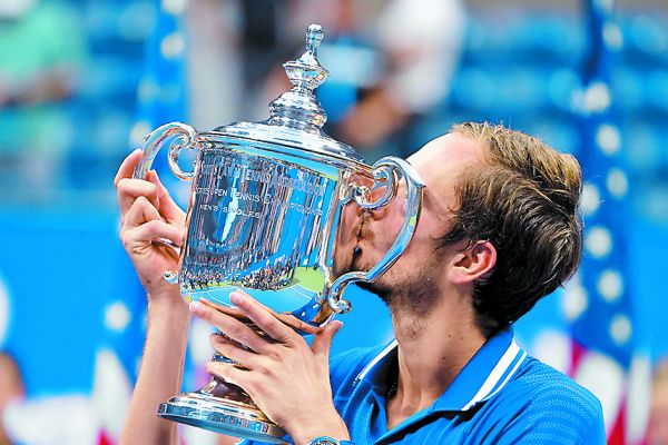 Así reaccionó el ruso tras vencer a Djokovic. AP