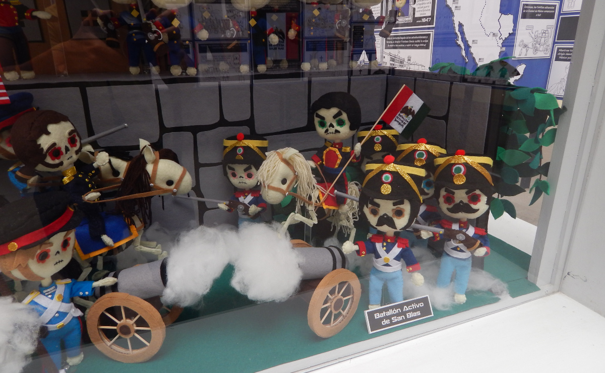 Dentro de la exposición se muestran 68 calaveritas de fieltro. (Foto: Especial)