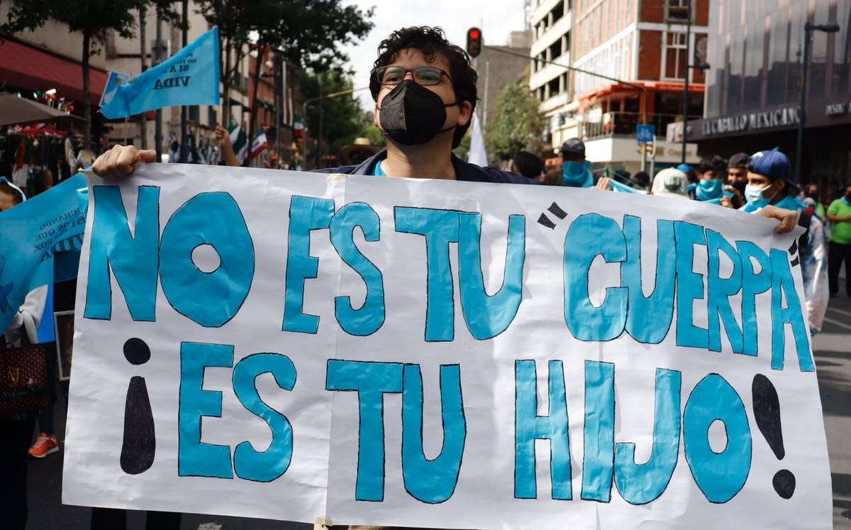 Grupos provida protestan contra la despenalización del aborto frente a la SCJN. Fotos: Alejandra Damiana