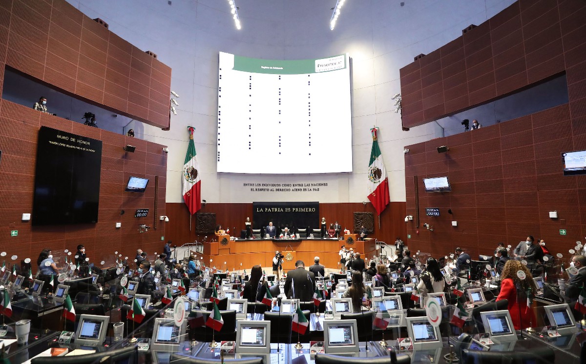 Monreal señaló que el contagio de Castro es un tema delicado porque convivió con los senadores. | Especial