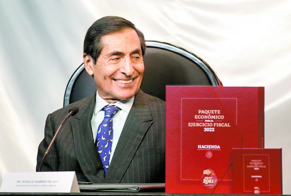 Ramírez de la O entregó el paquete económico. Octavio Hoyos