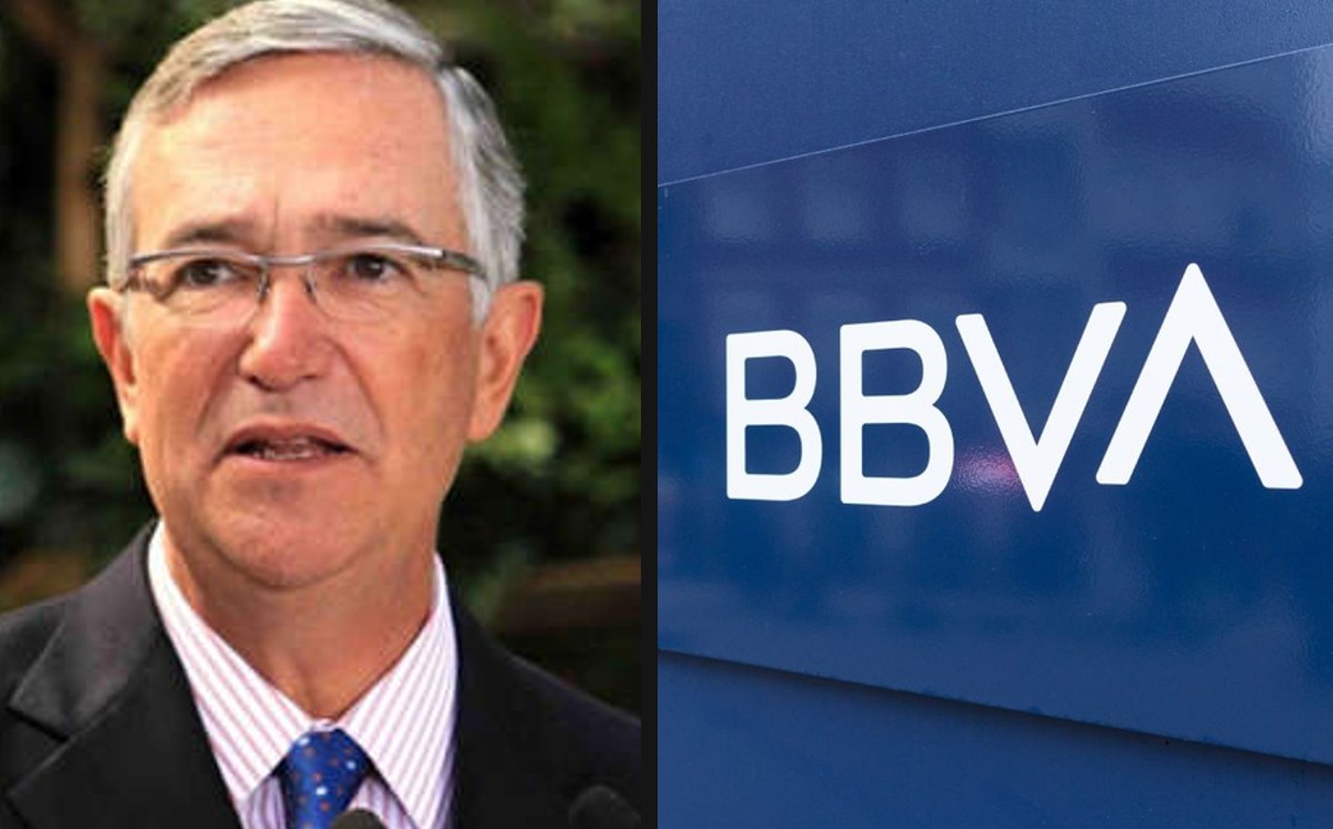 Ricardo Salinas se burla de falla de BBVA; aprovecha y hace promoción de Banco Azteca. (Especial)