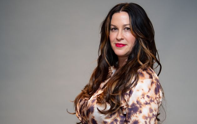 Alanis Morrisette revela que sufrió violación a los 15 años (Twitter)