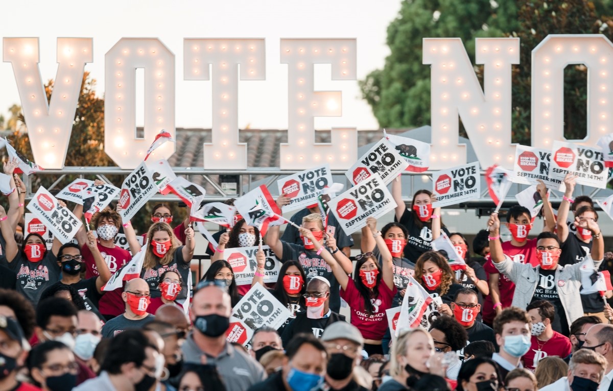 Californianos demócratas "Votan No" a la elección revocatoria. (Foto/Especial)