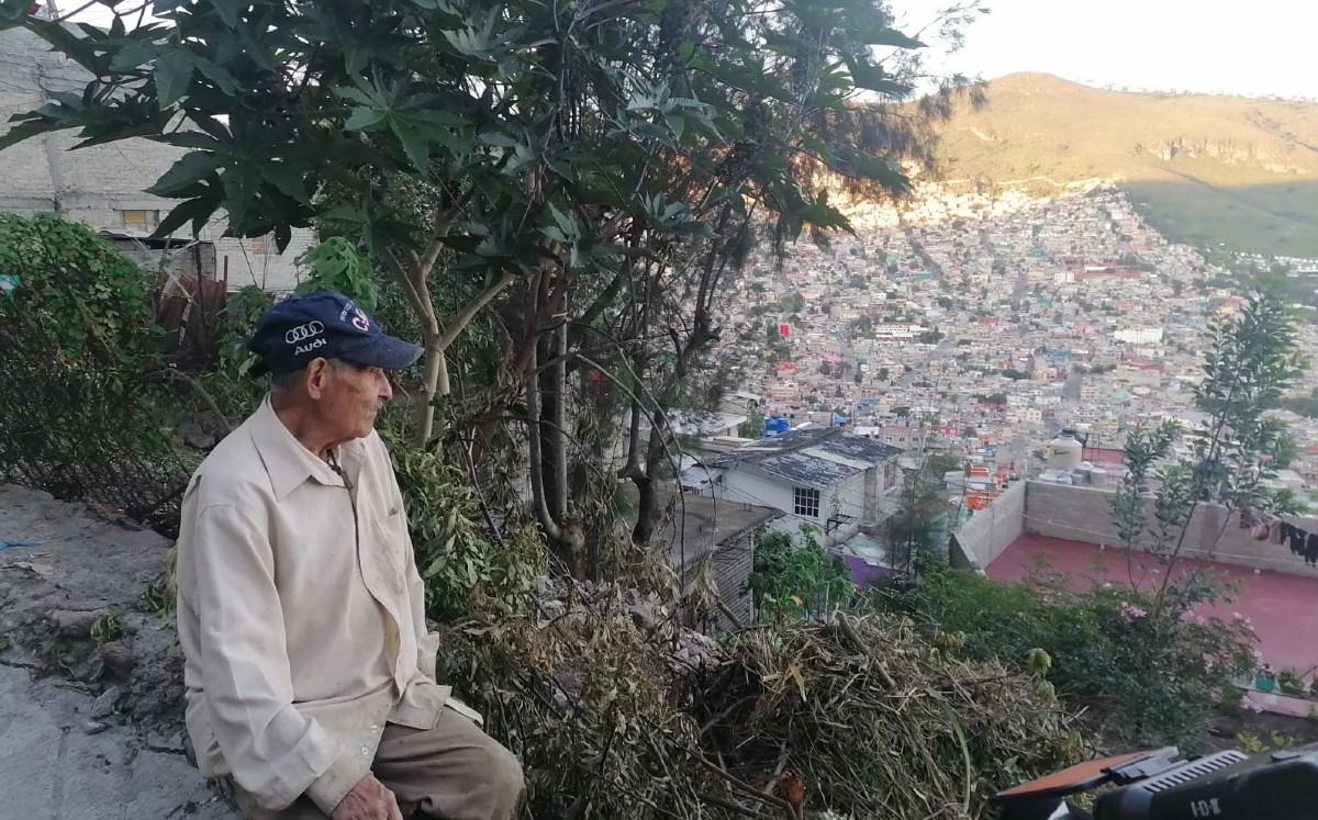 Don Pedro afirma que no le da miedo ser el único en el Cerro del Chiquihuite. | Graciela Olvera