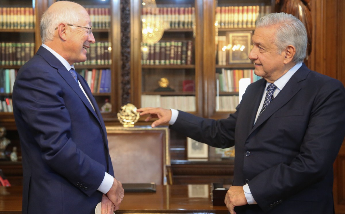 López Obrador recibe cartas credenciales de Ken Salazar. | Twitter