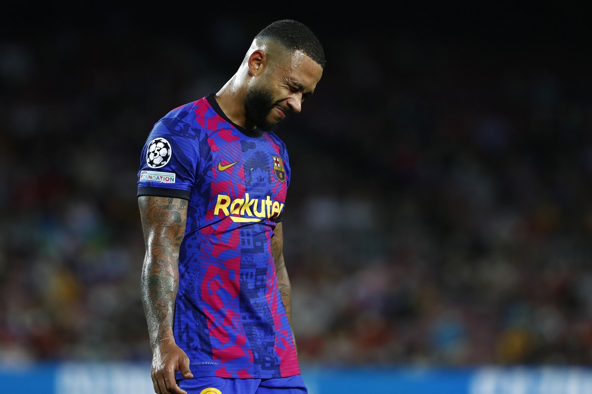 Memphis Depay en lamento tras derrota ante el Bayern Múnich (AP)
