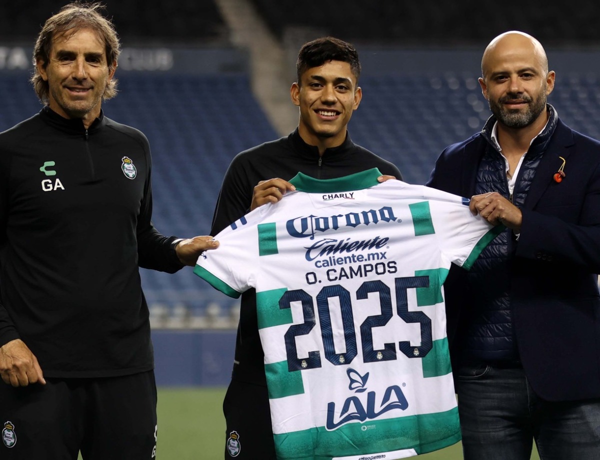 Omar Campos este martes renovó contrato hasta 2025. (Especial)