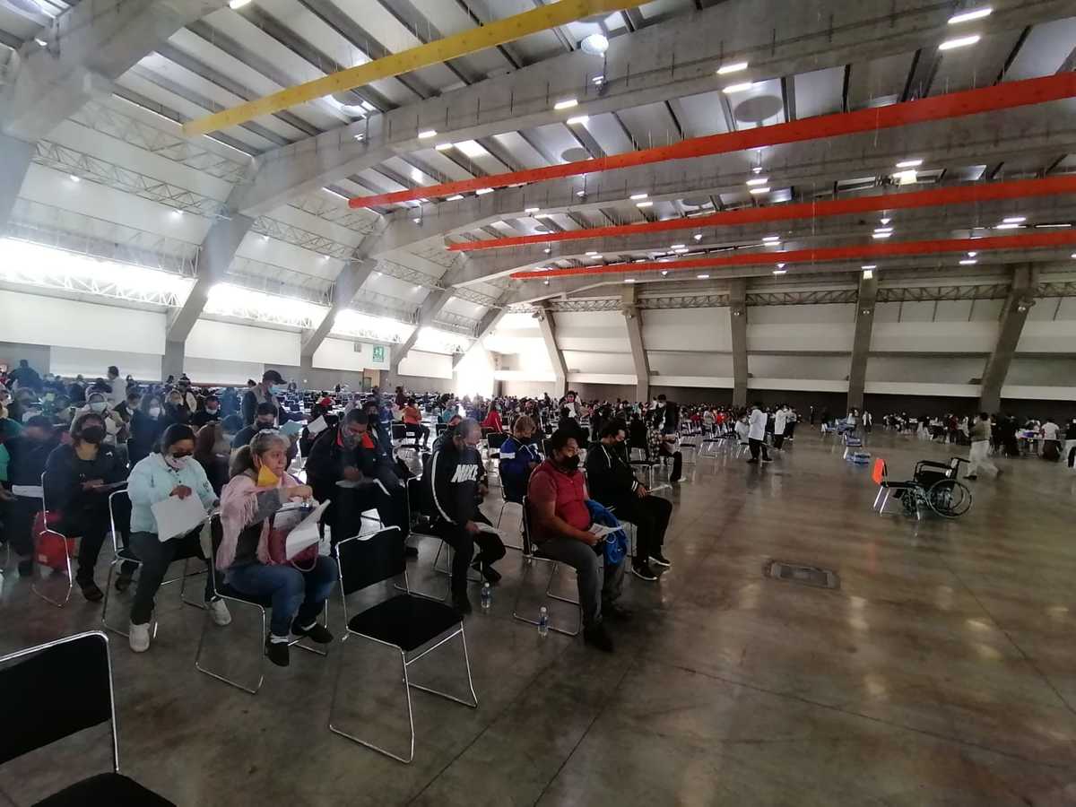 Penúltimo día de vacunación en el Centro Expositor de Puebla. (Elvia García)