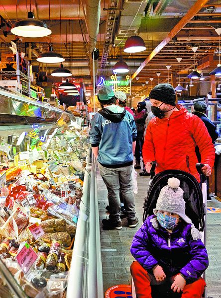 La actividad comercial se vio afectada, en parte, por la variante delta. Hannah Beier/Reuters