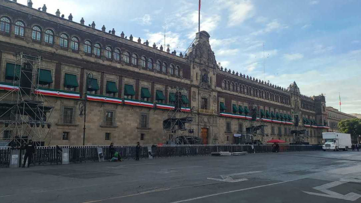 Alistan Zócalo de CdMx para celebración del Grito de Independencia