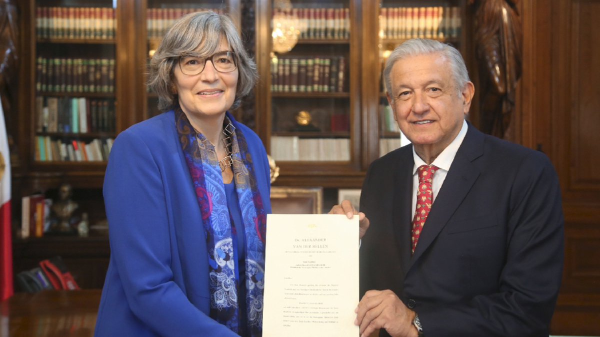 AMLO recibe en Palacio Nacional cartas credenciales