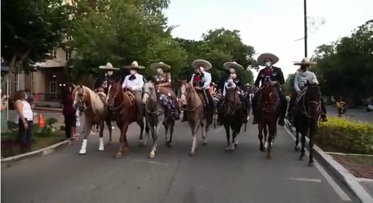 Desfile charro, conmemoración de Yucatán