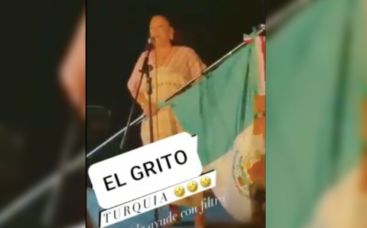 Isabel Arvide, cónsul de México en Estambul, en el Grito de Independencia que generó polémica. (Captura)