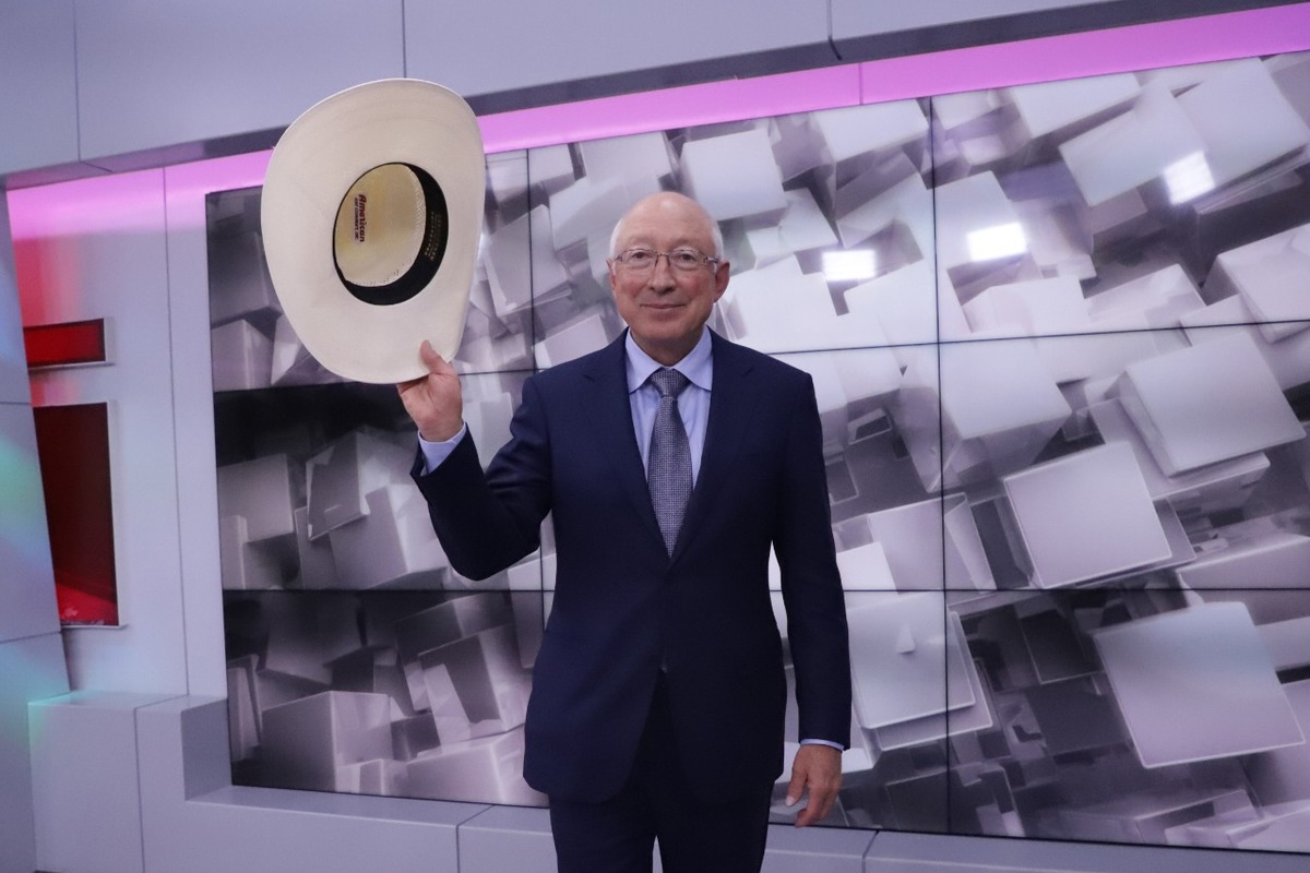 Ken Salazar afirmó que el sistema de migración "está quebrado" | Naomi Antonio