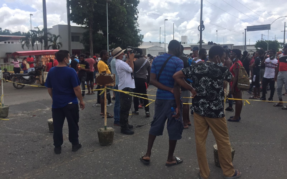 Los migrantes reclamaron que las autoridades mexicanas no los dejan salir de Chiapas. (Omar Brito)