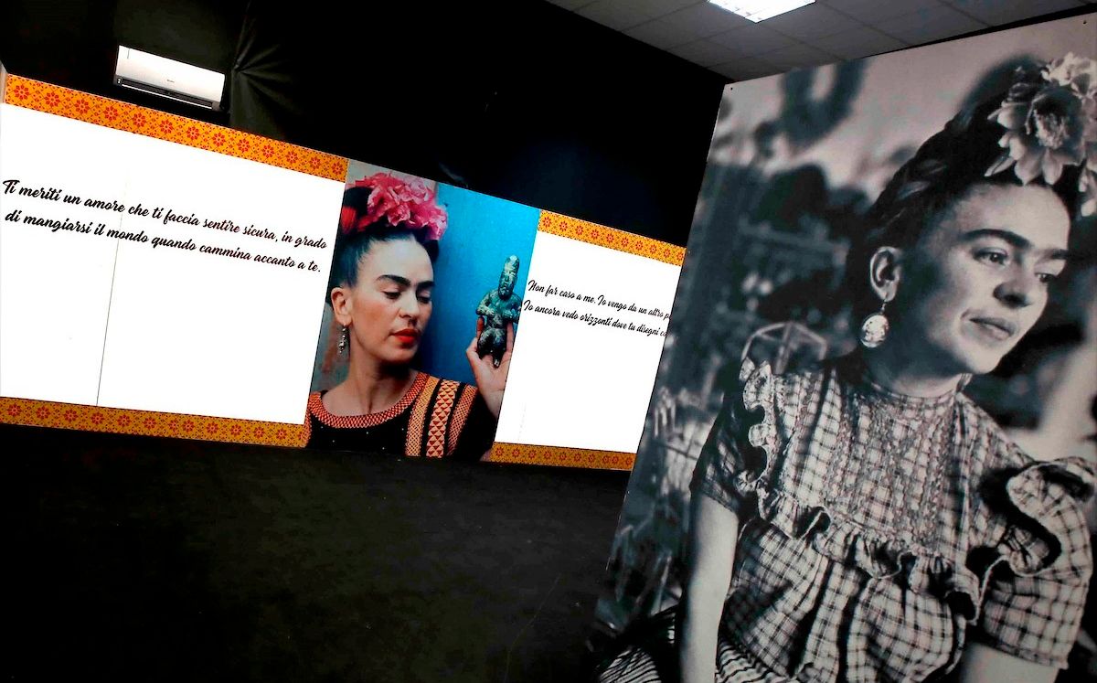 Montan exposición de Frida Kahlo en Nápoles, Italia (EFE).