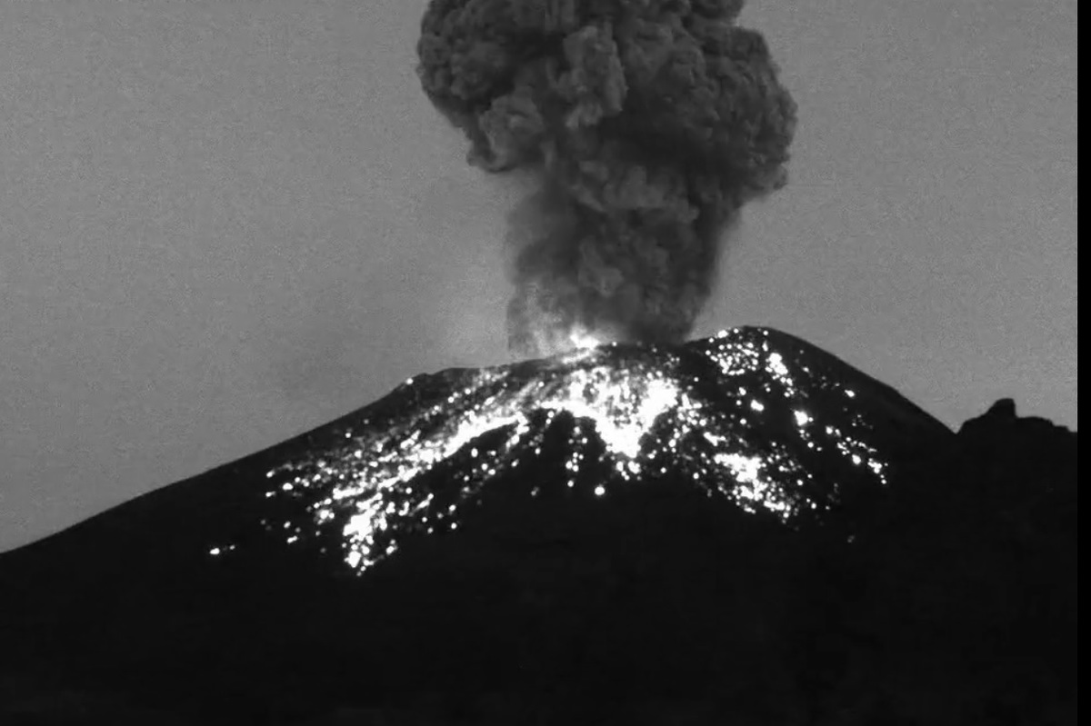 Esta noche se registró la explosión. (Tomada de @CNPC_MX)