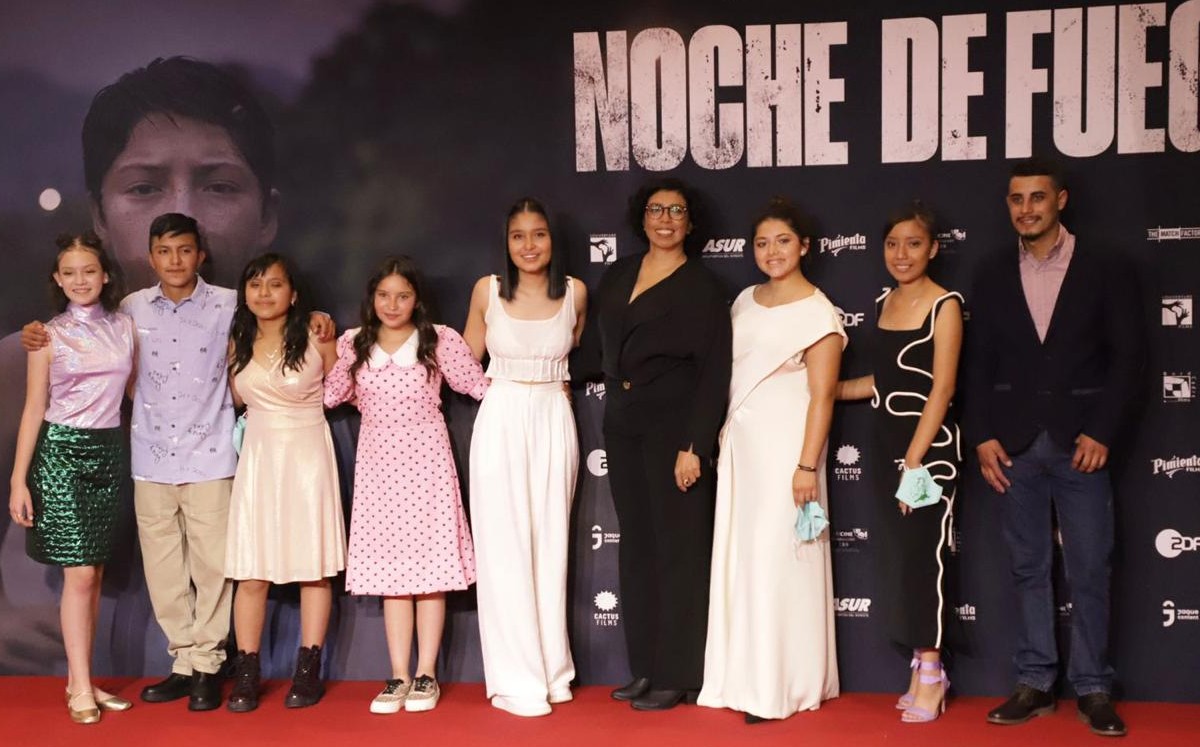 Proyectan 'Noche de fuego', película de Tatiana Huezo, en Los Pinos (Naomi Antonio).
