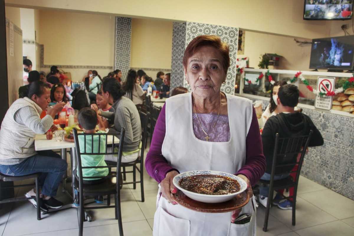 De vender comida en la calle a ser una empresaria exitosa, Doña Tomasa Chiquito es dueña del establecimiento Antojitos Tomy | Melanie Torres