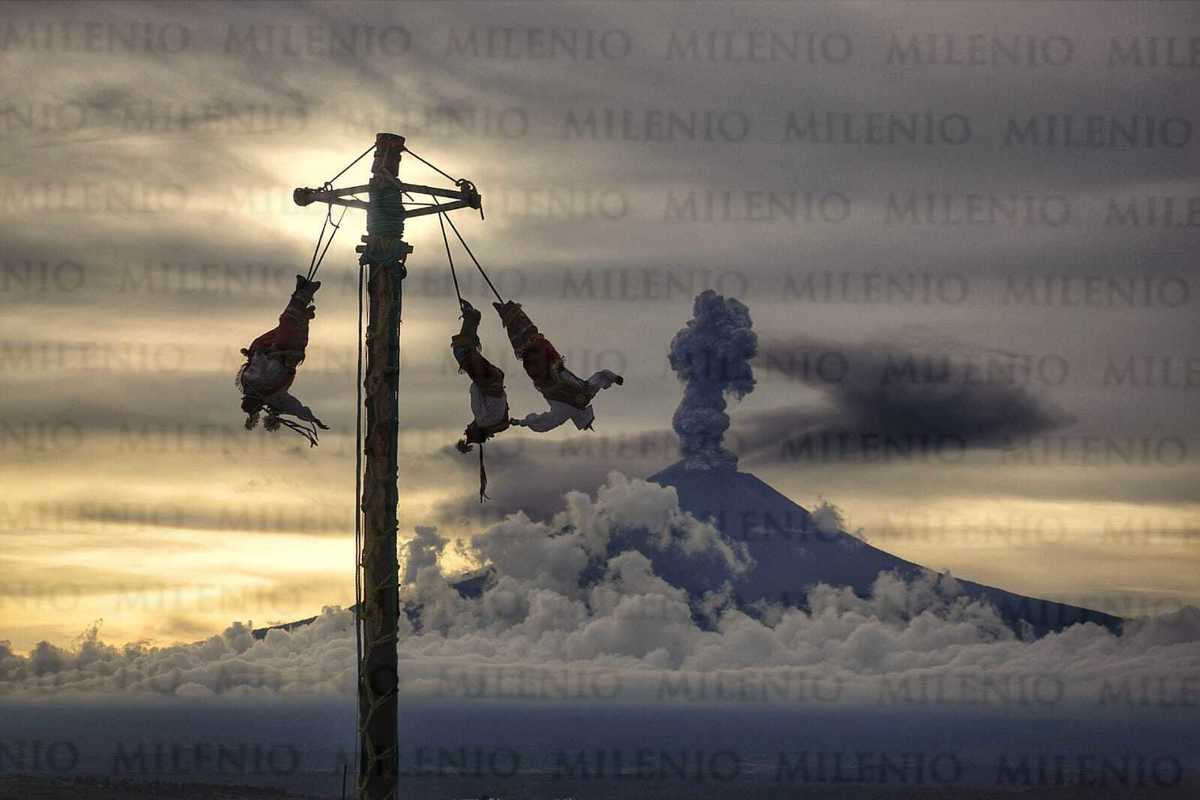 Voladores de Papantla sorprendidos por fumarola de Popo | Andrés Lobato