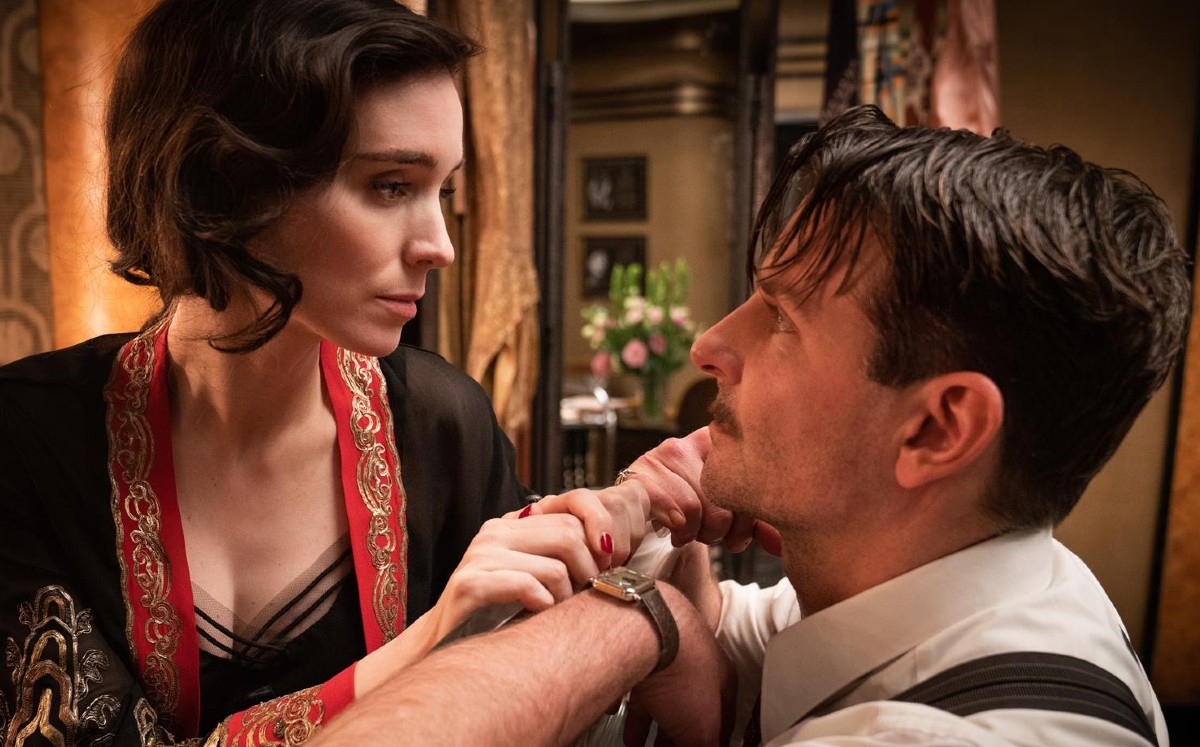 Bradley Cooper interpretará a 'Stanton Carlisle' y la actriz Rooney Mara a 'Molly'. (EFE)