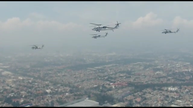 Por desfile militar, helicópteros de Fuerza Aérea sobrevuelan CdMx