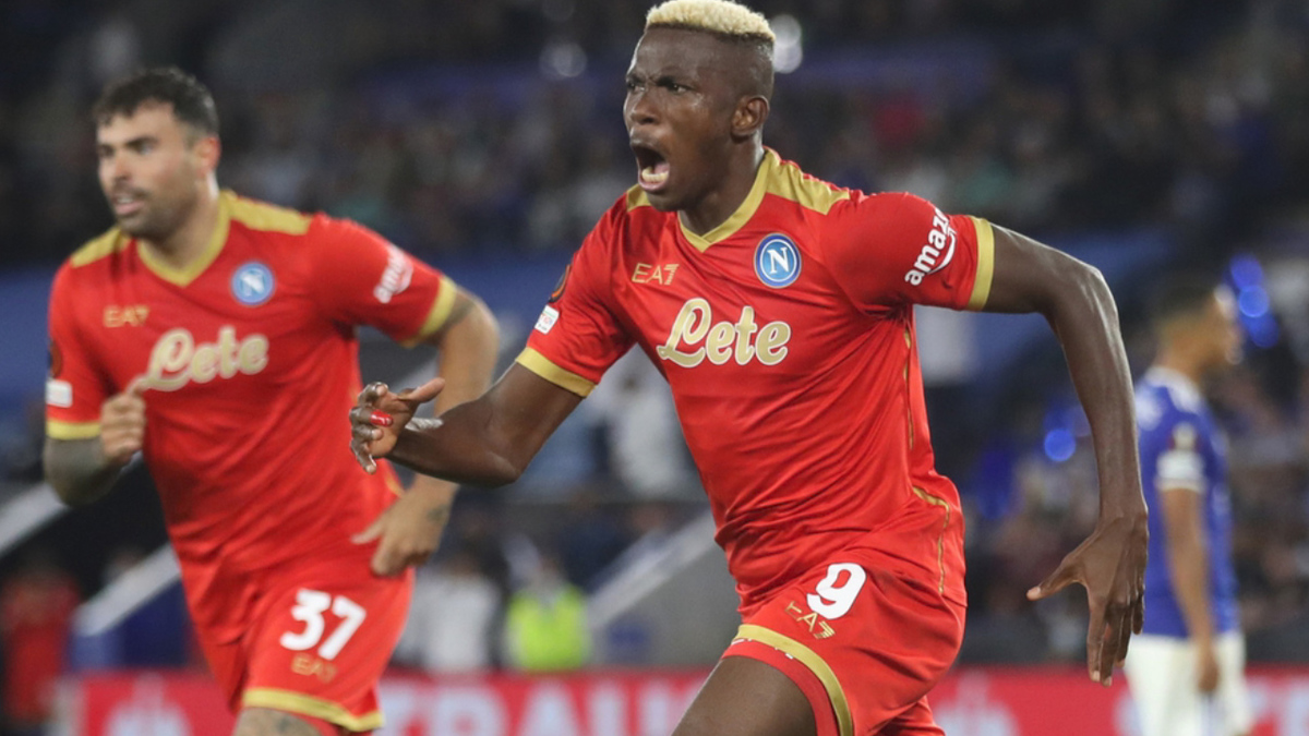 Con doblete de Osimhen, el Napoli empata en su debut de Europa League