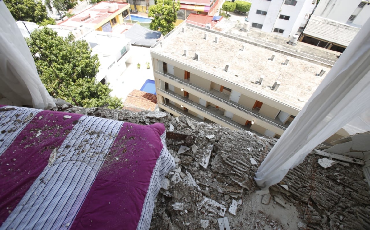 Algunos edificios sufrieron daños estructurales por el sismo de 7.1 en Acapulco. (Ariana Pérez)