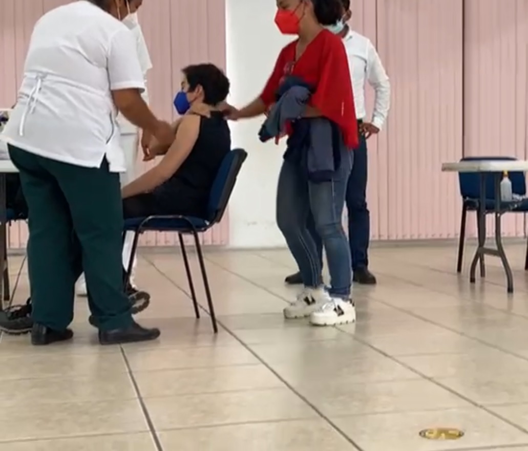 Un grupo de 18 menores recibieron su primera dosis. (Óscar Rodríguez)