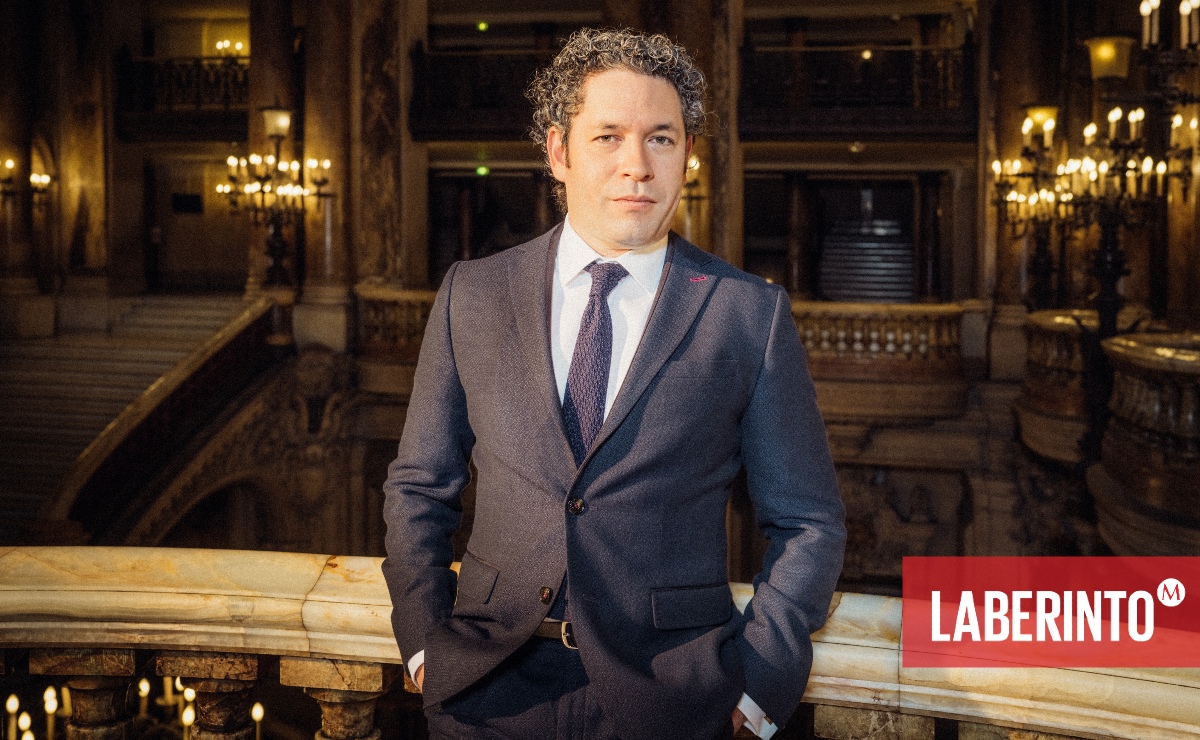 Gustavo Dudamel, nuevo director musical de la Ópera de París, en los interiores del Palais Garnier. (Foto: Julien Mignot | Ópera de París)
