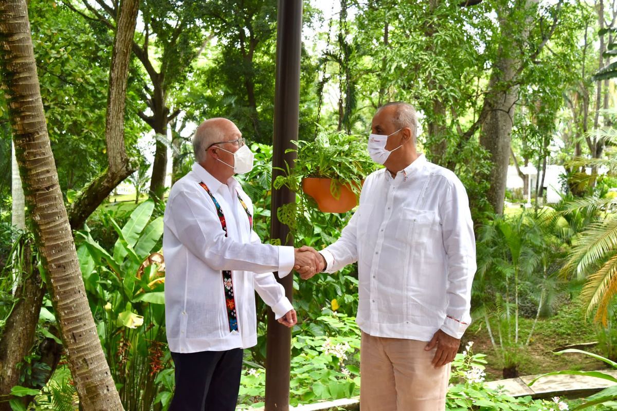 Ken Salazar y Calos Merino en Tabasco (Especial)