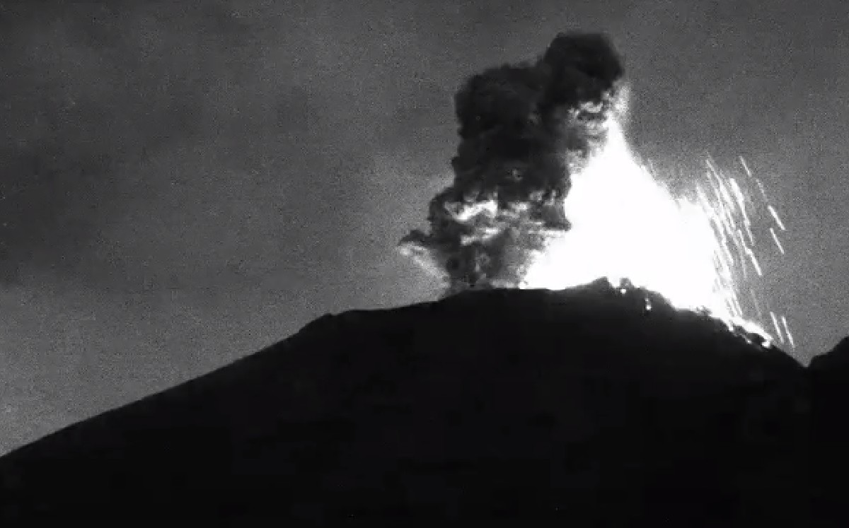 Registran nueva explosión del Volcán Popocatépetl durante esta madrugada. (Especial)
