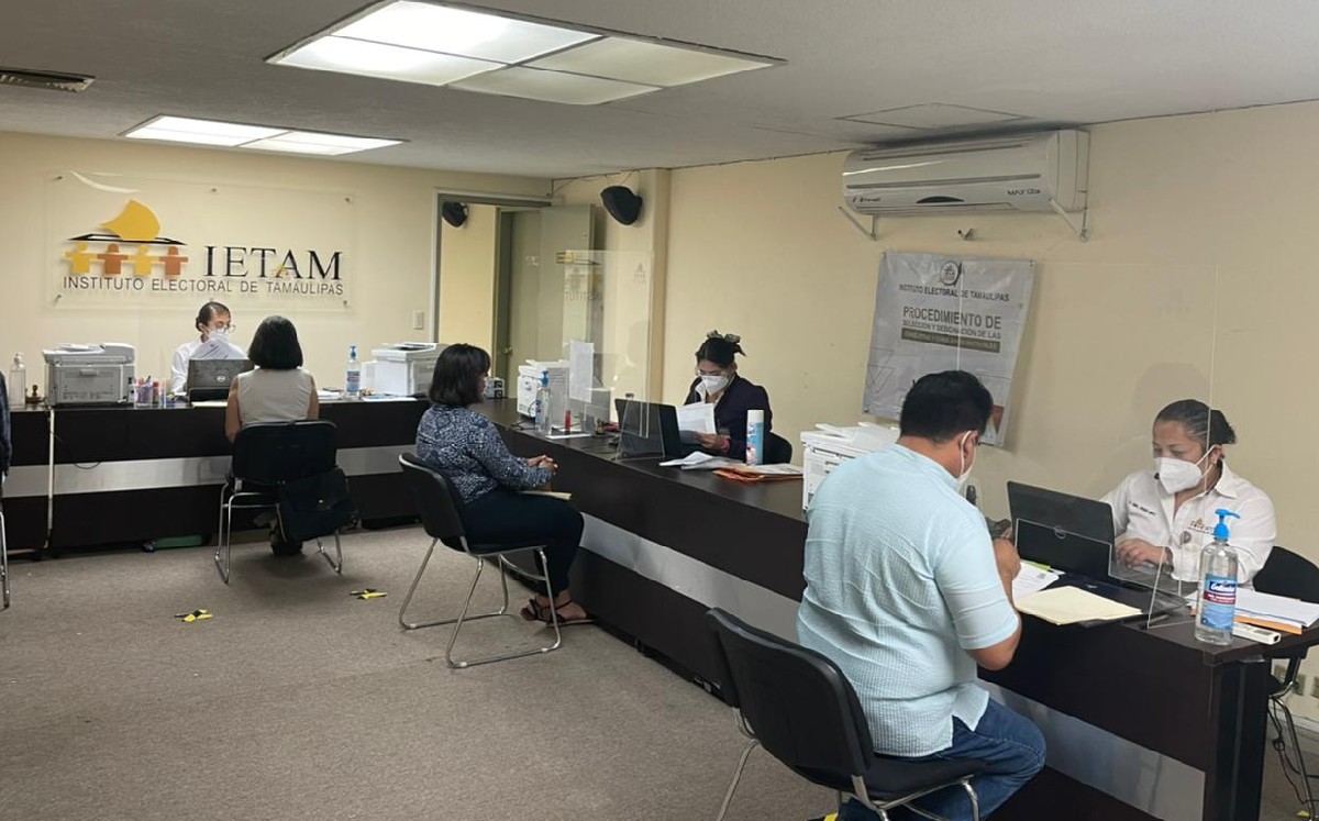 Aspirantes a consejeros electorales en Tamaulipas acuden al Ietam. (Cortesía)