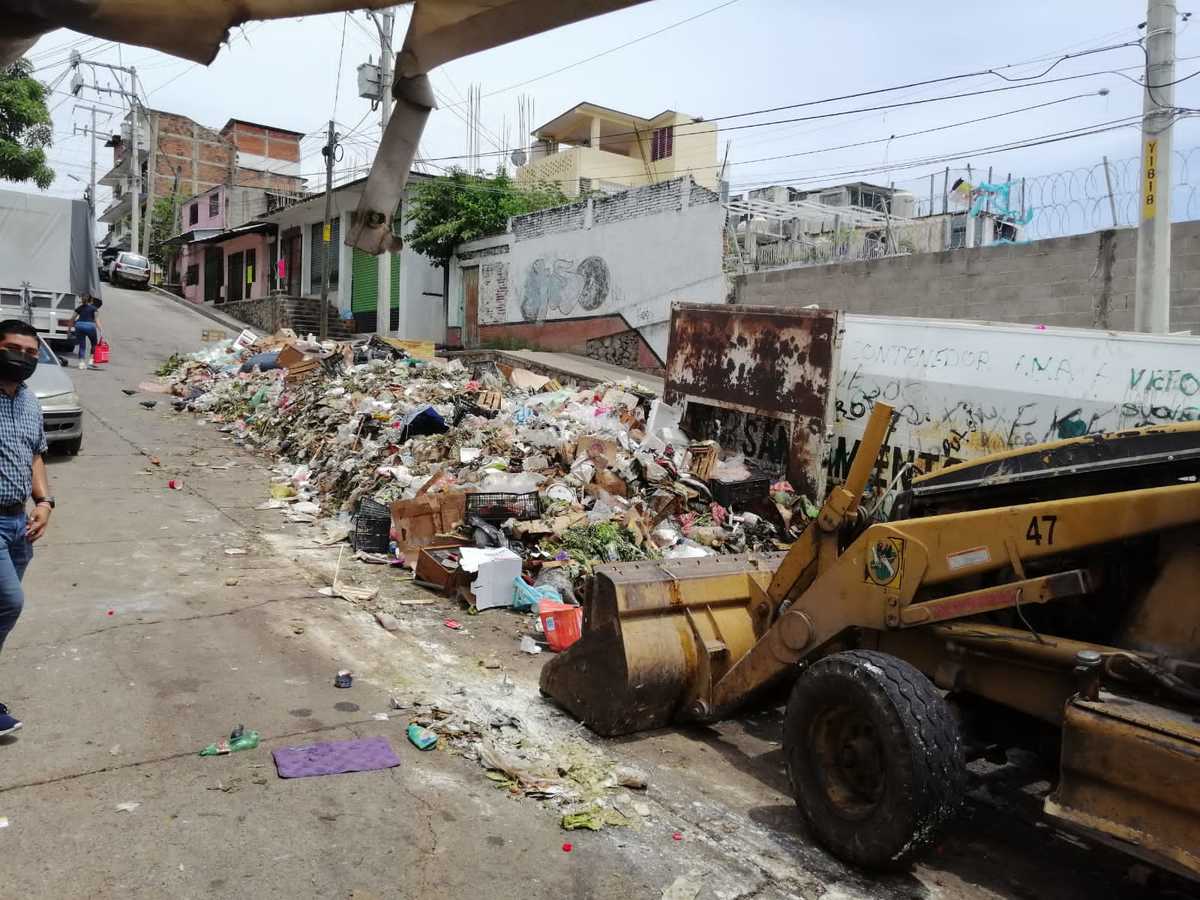 Basura sigue acumulándose en  calles de Acapulco. | Javier Trujillo